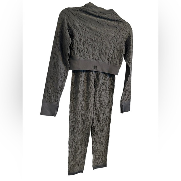 HIIT 2-Piece Small Charcoal Sexy Textured Body Hugging Set Butt Seam Thumb Holes - Picture 6 of 13